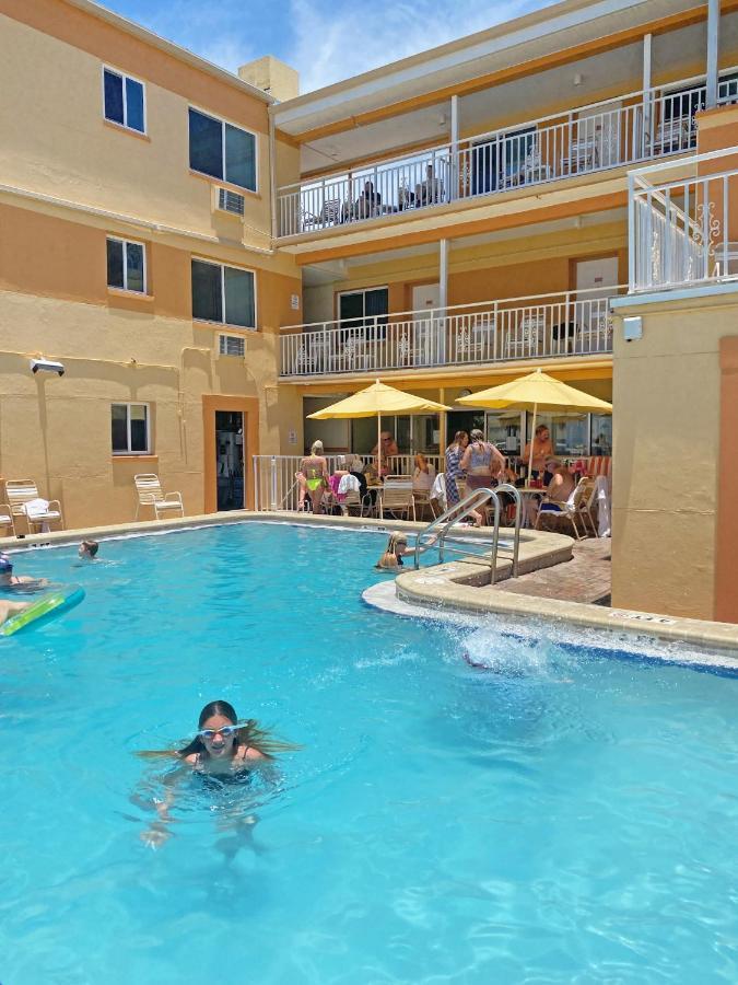 Page Terrace Beachfront Hotel Сейнт Пийт Бийч Екстериор снимка